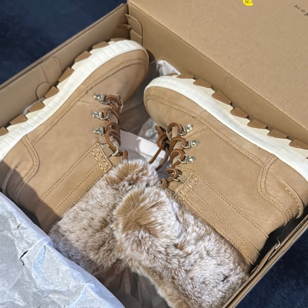 BRAND NEW SPERRY TORRENT WINTER BOOTS